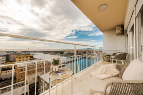 URBAN LUXURY APARTMENT